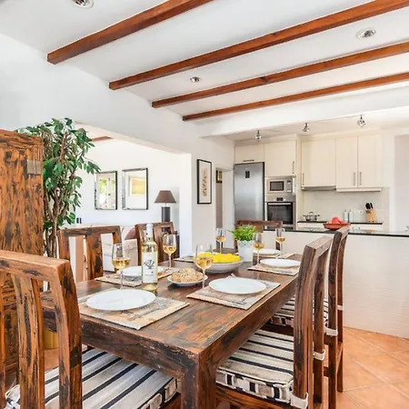 Delfin Villa Sant Lluís