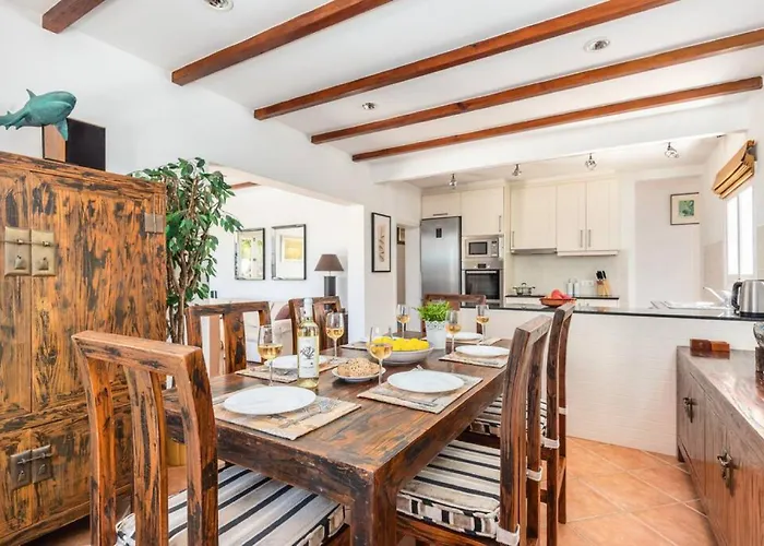 Delfin Villa Sant Lluis